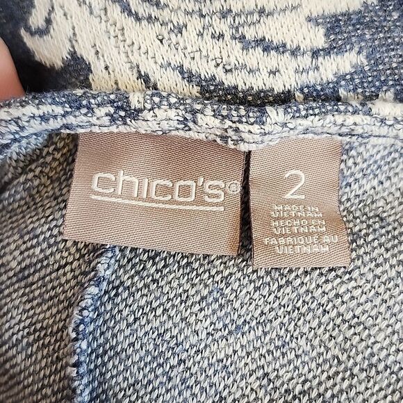 5/$55 Chico's cotton blend blue & white scroll floral top, size US 12 - Picture 5 of 9